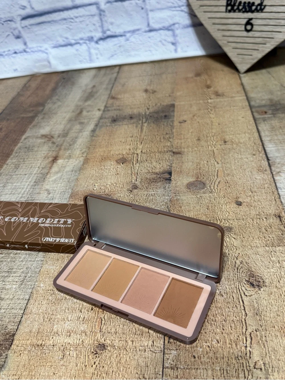 PINKY B COSMETICS Hot Commodity: The Bronzer Palette New In Box.